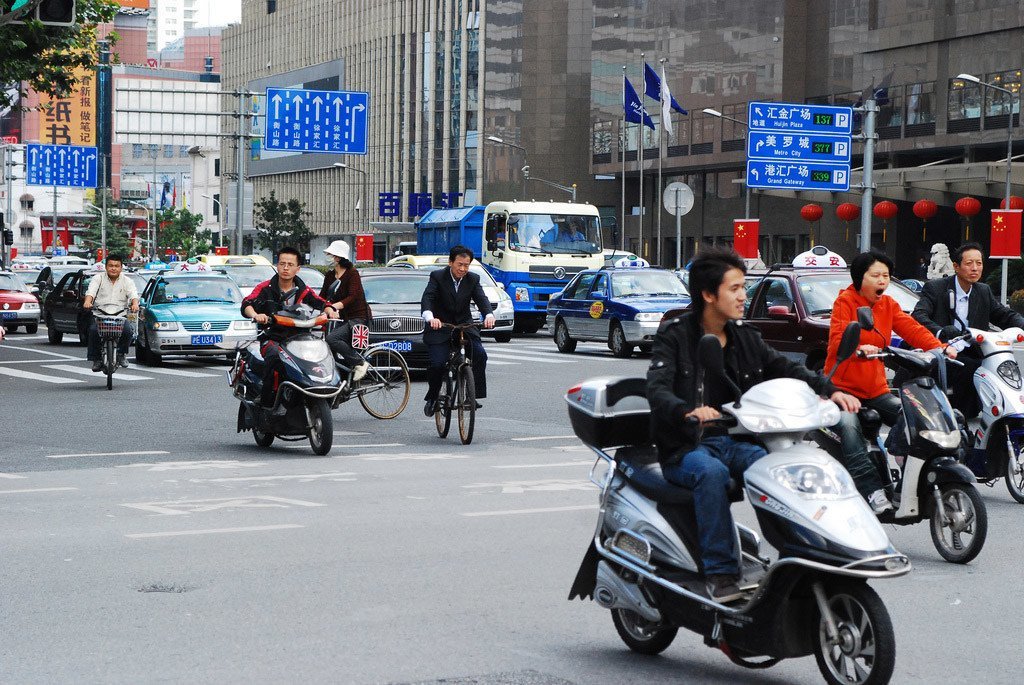 تحرک شهری در شهر شانگهای چین.