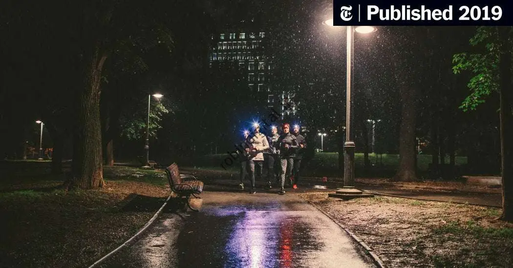 چگونه دوندگان می توانند با کاهش ساعات نور روز قابل مشاهده باشند