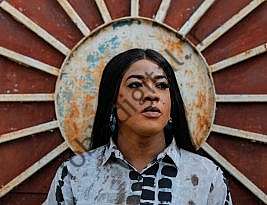 برای تنها نوازنده آشکارا تراجنسیتی غنا، &  هر روز خطرناک است&