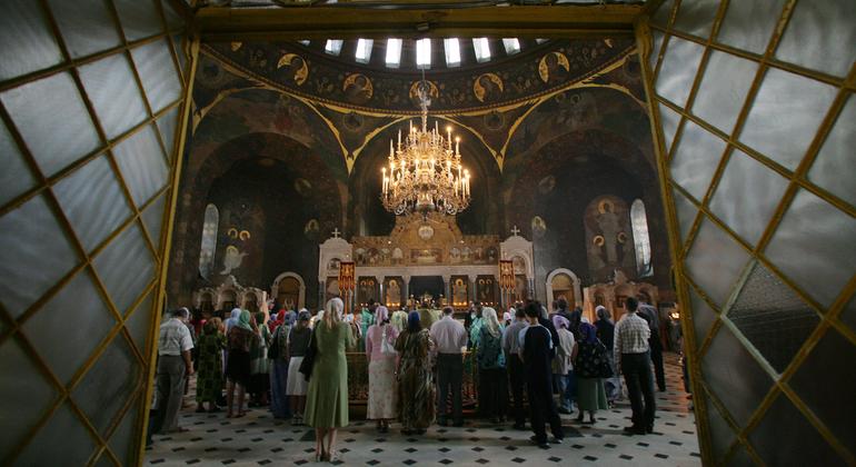 جشن دسته جمعی یکشنبه در کلیسای کیف-پچرا لاورا، در کیف، اوکراین.