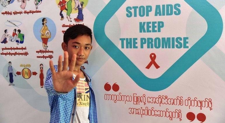 یونیسف به افزایش آگاهی در مورد اچ آی وی و ایدز در میانمار کمک می کند.