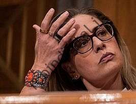 نظر   سینمای کیرستن درست است.  این همان کسی است که او همیشه بوده است.